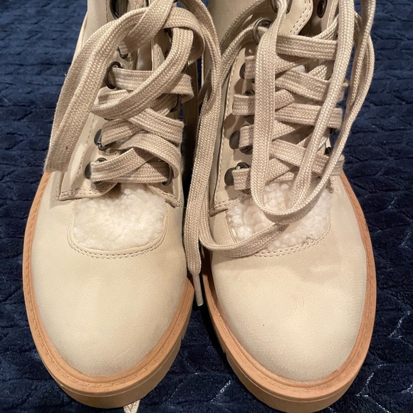 Boots - Picture 4 of 5